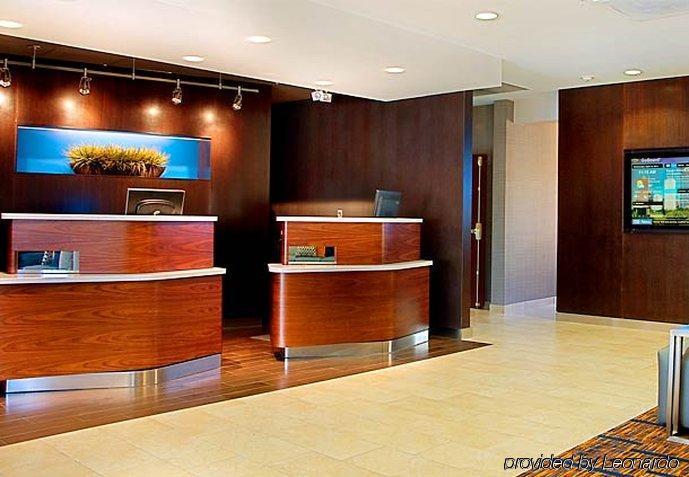 Courtyard Westchase 3*