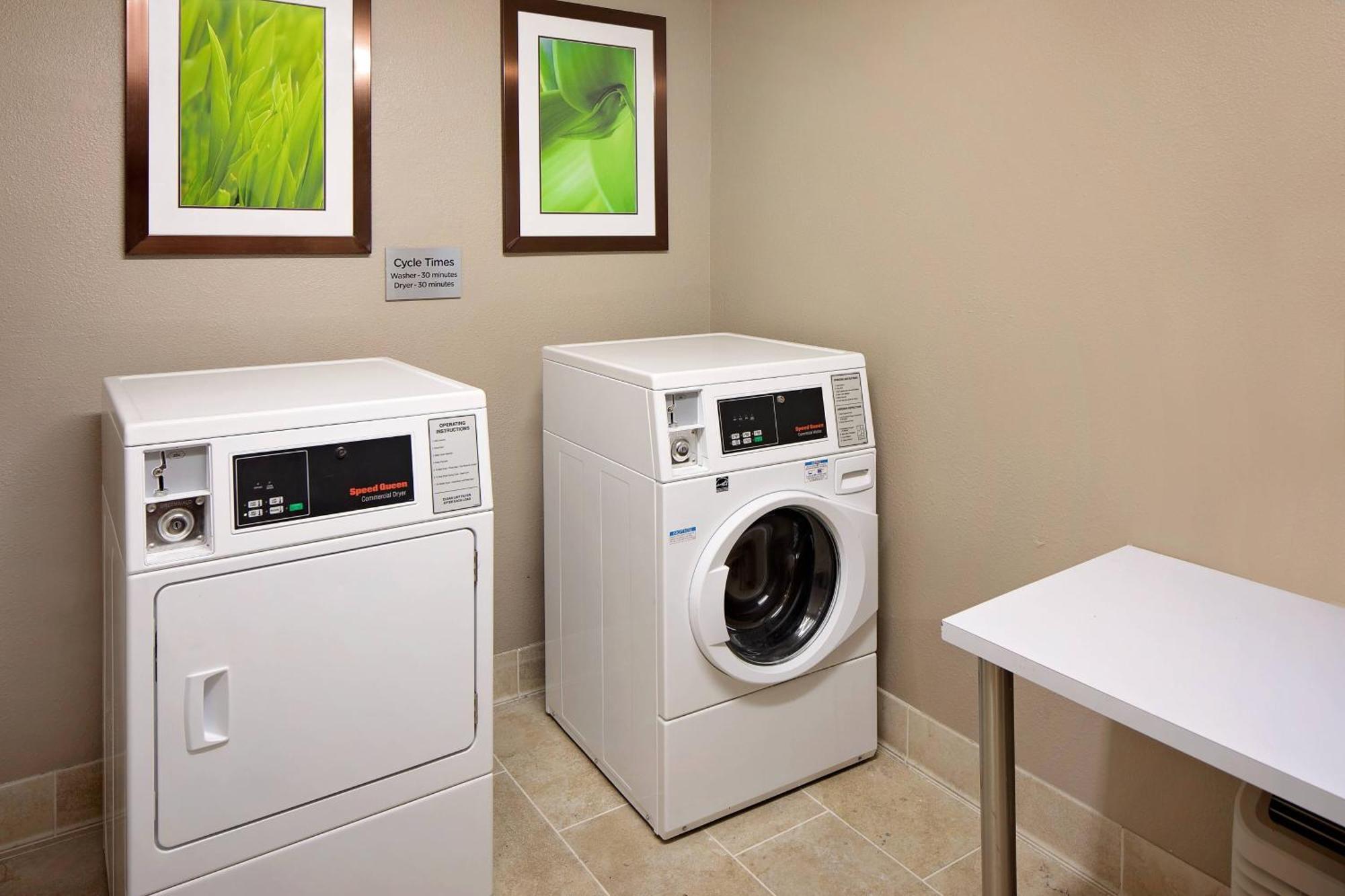 Courtyard Westchase 3*