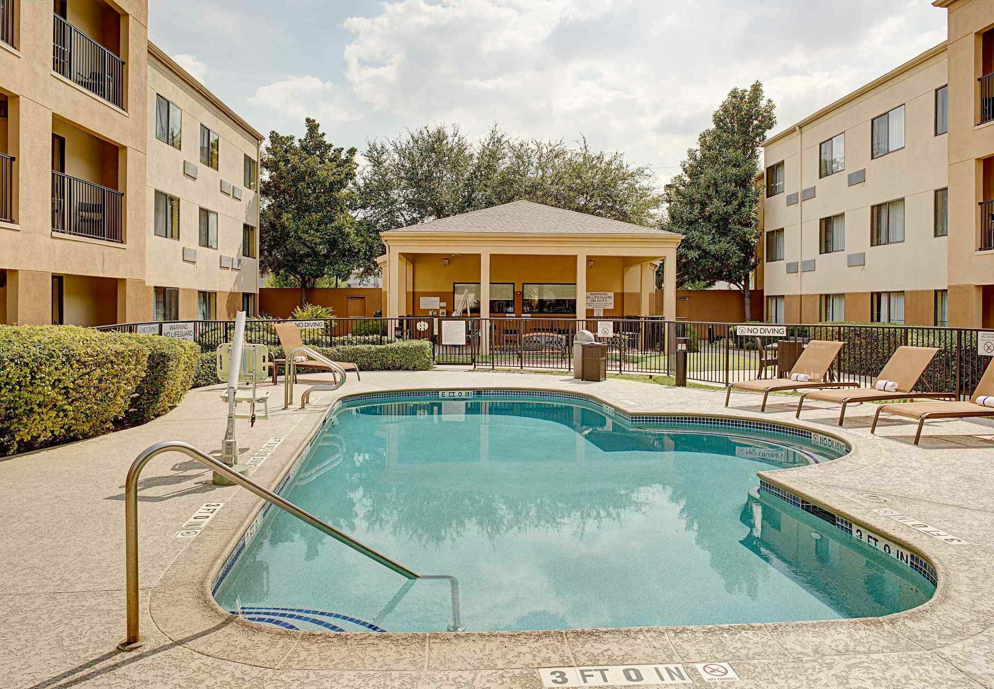 Courtyard Westchase Hotel Houston
