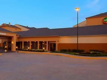 Courtyard Westchase Hotel