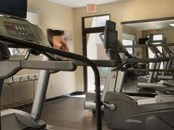 Courtyard Westchase 3*